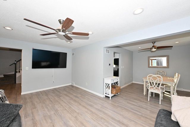 10045 W Meadow DRIVE, Greenfield, WI 53228