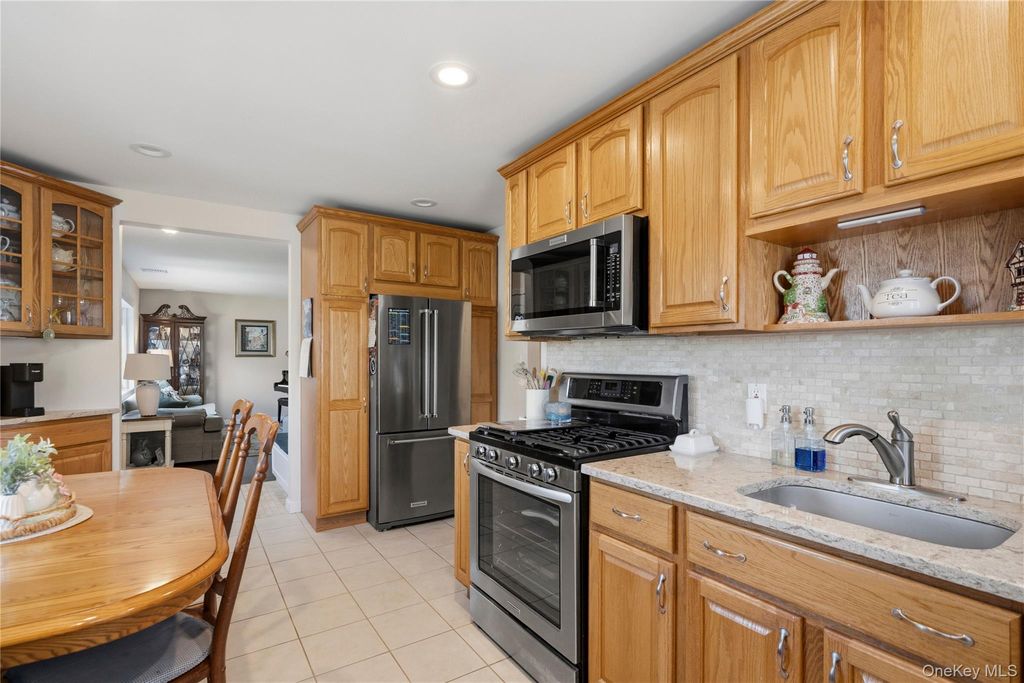 36 Liszt Street, Hicksville, NY 11801 — photo 3