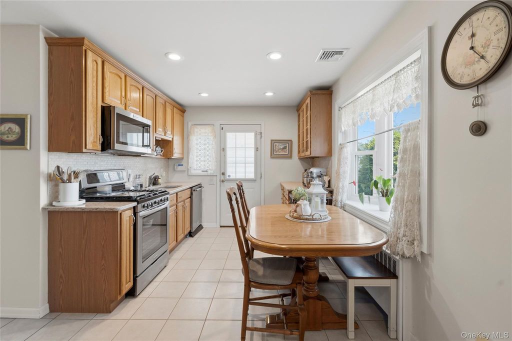 36 Liszt Street, Hicksville, NY 11801 — photo 4