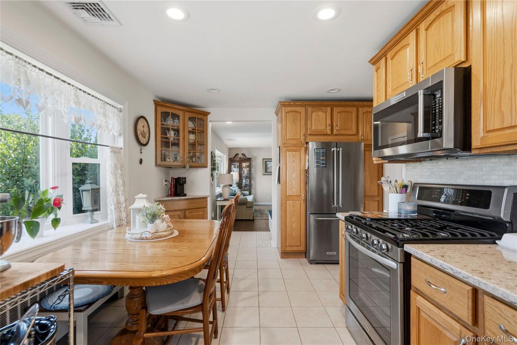 36 Liszt Street, Hicksville, NY 11801 — photo 5
