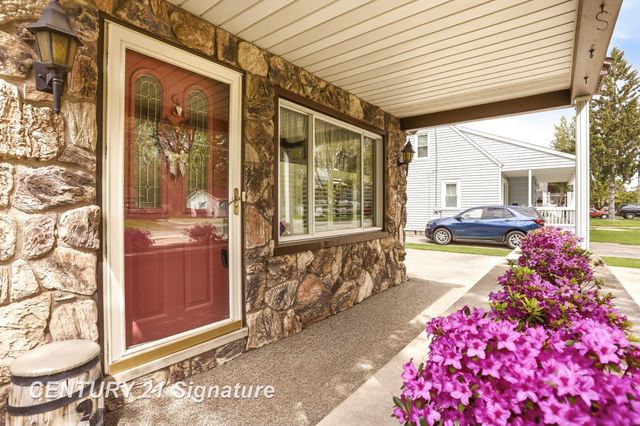 2961 Johns Drive, Saginaw, MI 48603