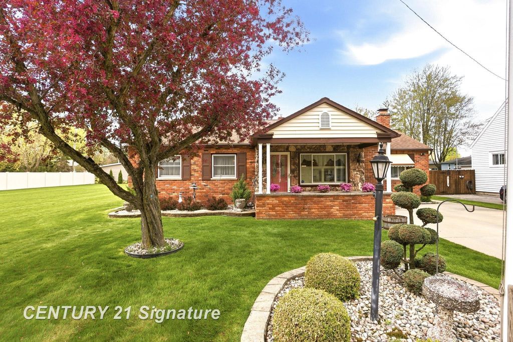 2961 Johns Drive, Saginaw, MI 48603