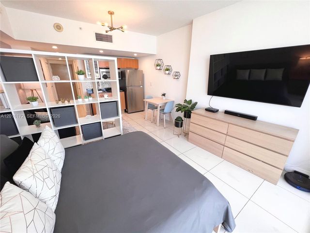 1750 N Bayshore Dr 1218, Miami, FL 33132