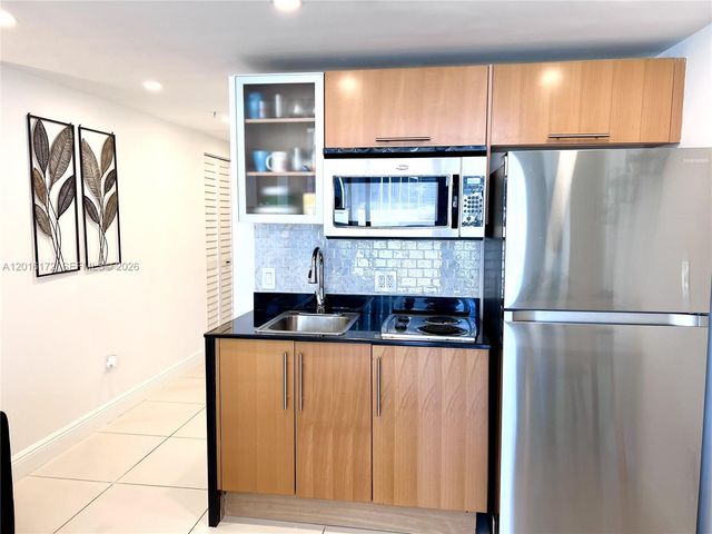 1750 N Bayshore Dr 1218, Miami, FL 33132