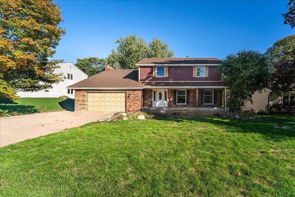 1331 Willow Circle, Roseville, MN 55113 — exterior