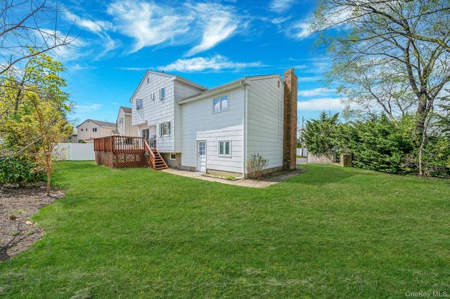 2897 Wynsum Avenue, Merrick, NY 11566