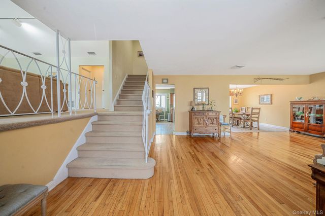 2897 Wynsum Avenue, Merrick, NY 11566