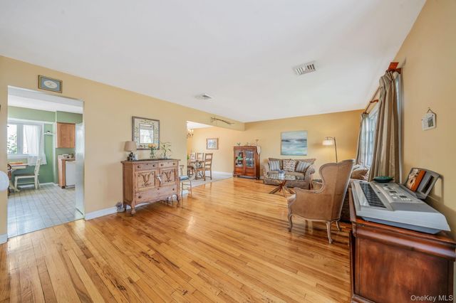 2897 Wynsum Avenue, Merrick, NY 11566