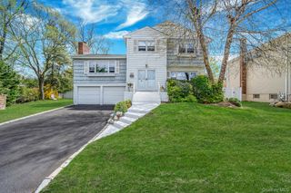 2897 Wynsum Avenue, Merrick, NY 11566