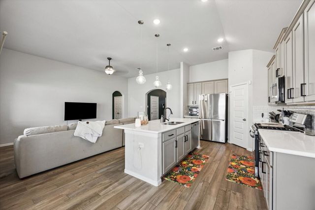 1849 Beau Banks Way, Alvin, TX 77511