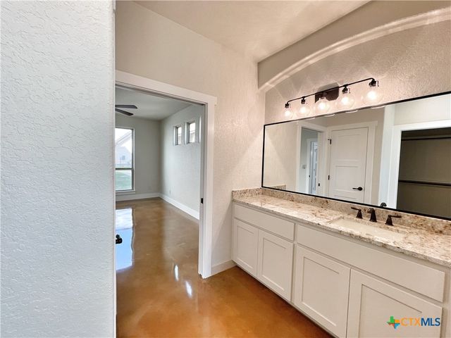 1690 Gruene Vineyard Crossing, New Braunfels, TX 78130