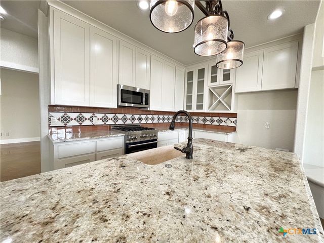 1690 Gruene Vineyard Crossing, New Braunfels, TX 78130