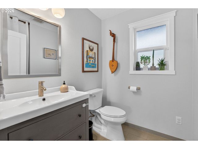 6047 Se RHONE St, Portland, OR 97206