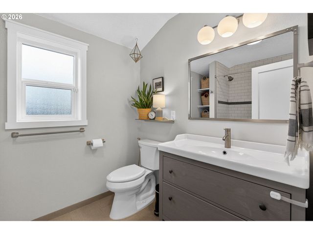 6047 Se RHONE St, Portland, OR 97206