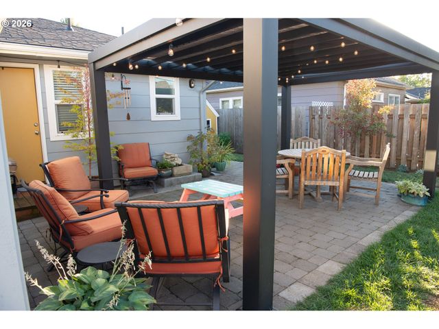 6047 Se RHONE St, Portland, OR 97206