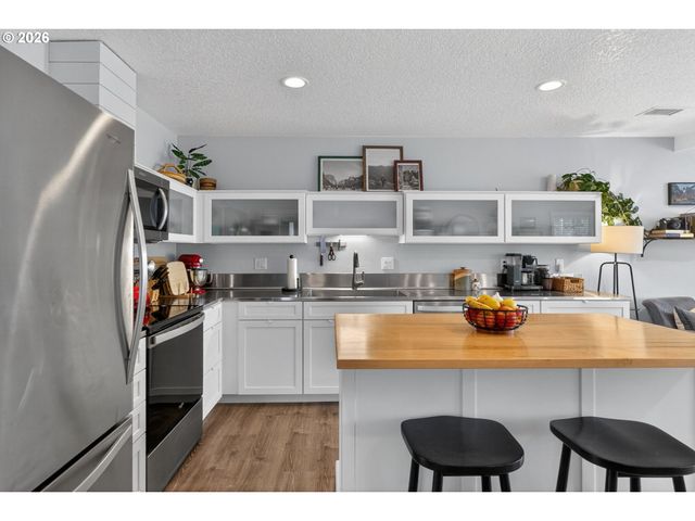 6047 Se RHONE St, Portland, OR 97206