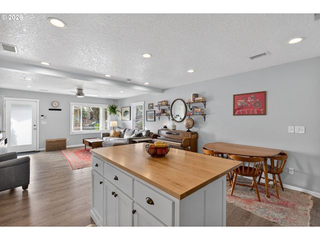 6047 Se RHONE St, Portland, OR 97206