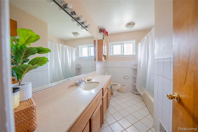 4442 Mckinley Street, Dearborn Heights, MI 48125