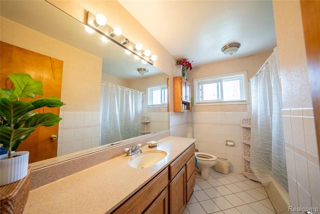 4442 Mckinley Street, Dearborn Heights, MI 48125