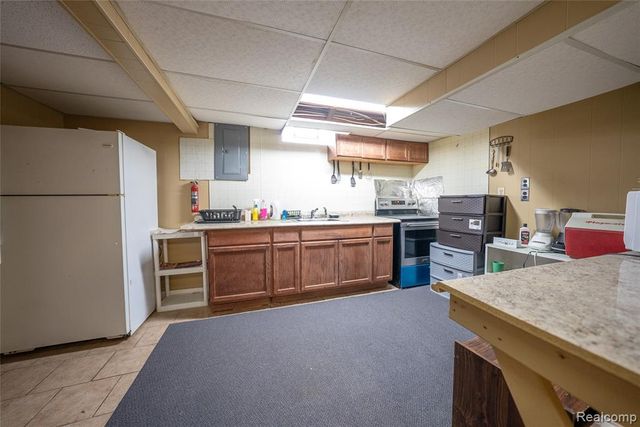 4442 Mckinley Street, Dearborn Heights, MI 48125