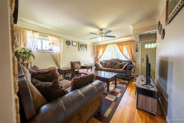 4442 Mckinley Street, Dearborn Heights, MI 48125