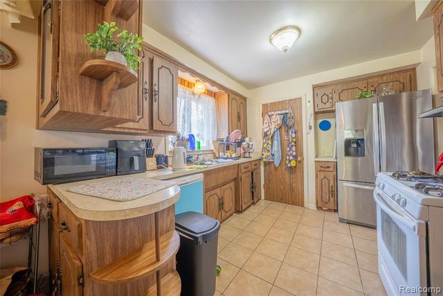 4442 Mckinley Street, Dearborn Heights, MI 48125