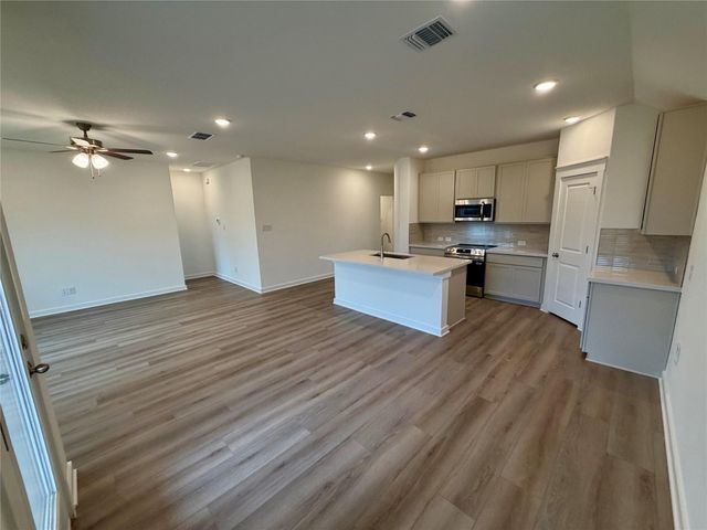 261 Seattle Slew DR, Jarrell, TX 76537