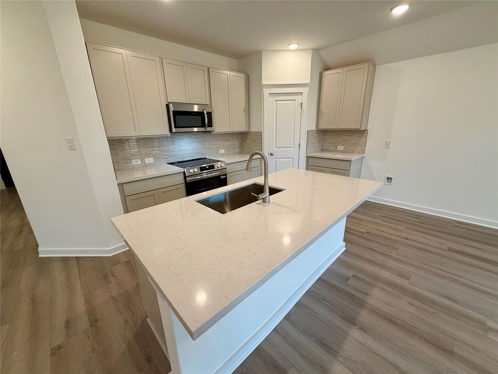 261 Seattle Slew DR, Jarrell, TX 76537