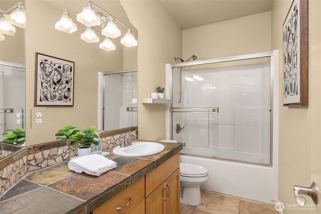 6038 Osprey Circle, Bremerton, WA 98312