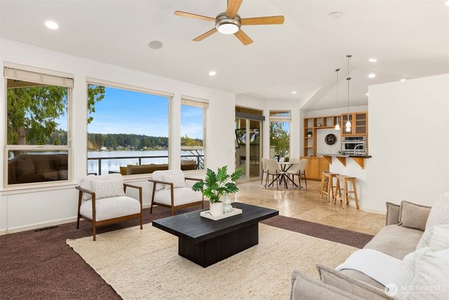 6038 Osprey Circle, Bremerton, WA 98312