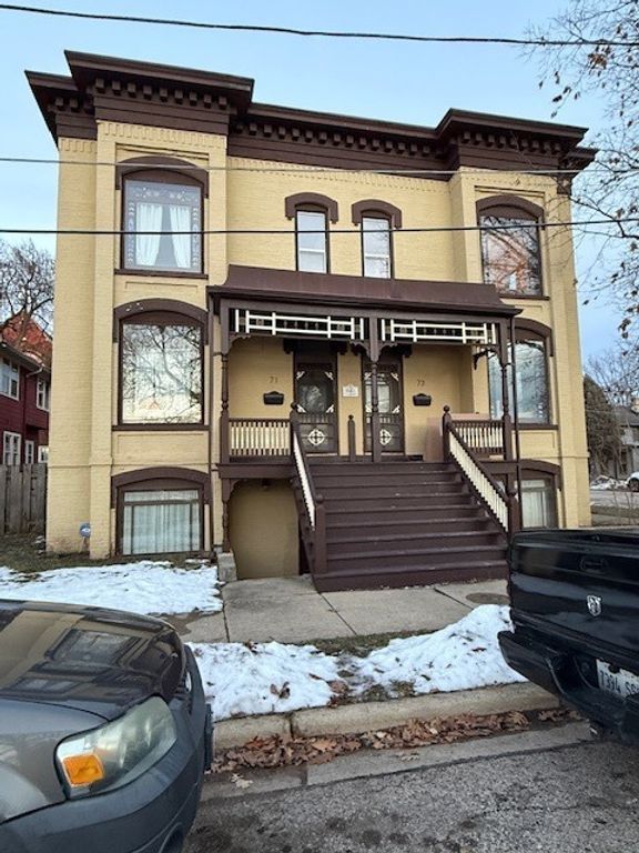71 Park Row 71, Elgin, IL 60120