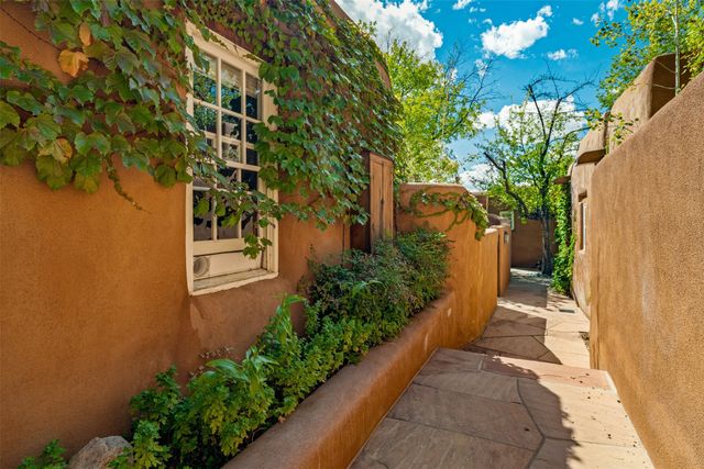 334 Otero 8-4, Santa Fe, NM 87501