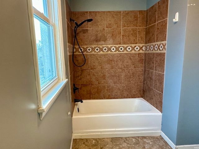 921 Cottage Avenue, Fort Wayne, IN 46807