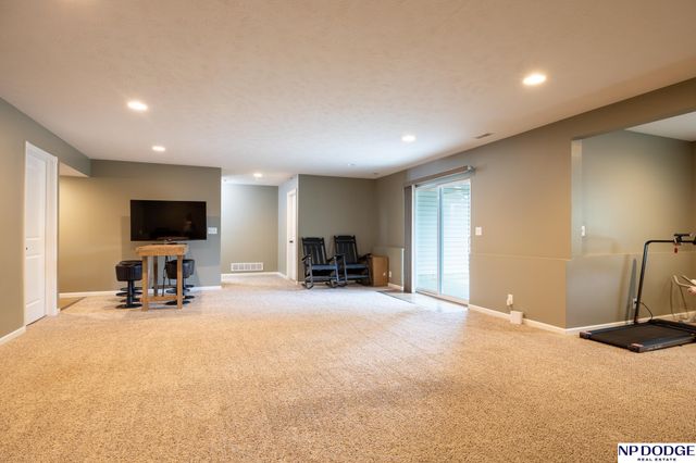 2725 Hoy Street, Lincoln, NE 68516