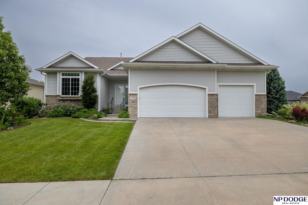 2725 Hoy Street, Lincoln, NE 68516