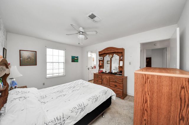 17 Winged Foot Drive, Conroe, TX 77304