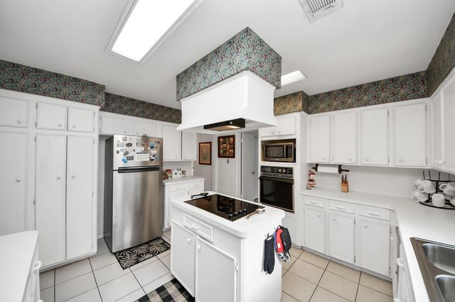 17 Winged Foot Drive, Conroe, TX 77304