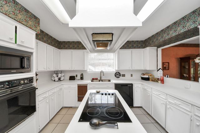 17 Winged Foot Drive, Conroe, TX 77304