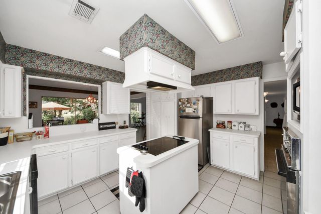 17 Winged Foot Drive, Conroe, TX 77304