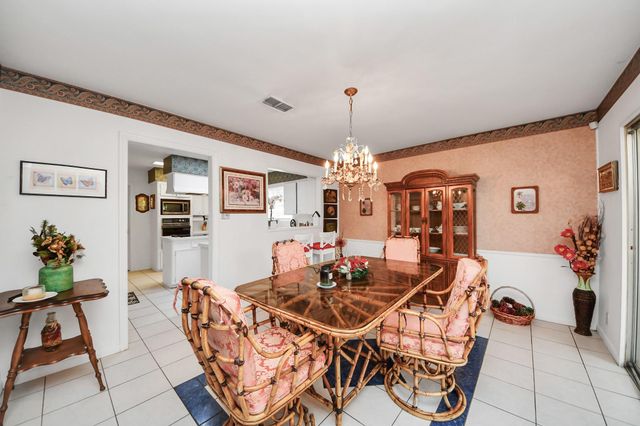 17 Winged Foot Drive, Conroe, TX 77304