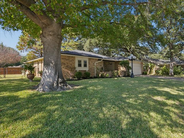 3905 Firethorn Drive, Arlington, TX 76017
