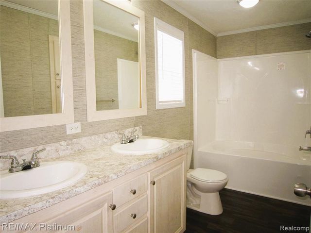 5615 Cherokee Bend Bend, Howell, MI 48843