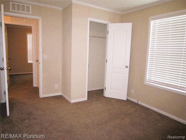 5615 Cherokee Bend Bend, Howell, MI 48843