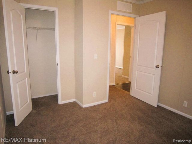 5615 Cherokee Bend Bend, Howell, MI 48843