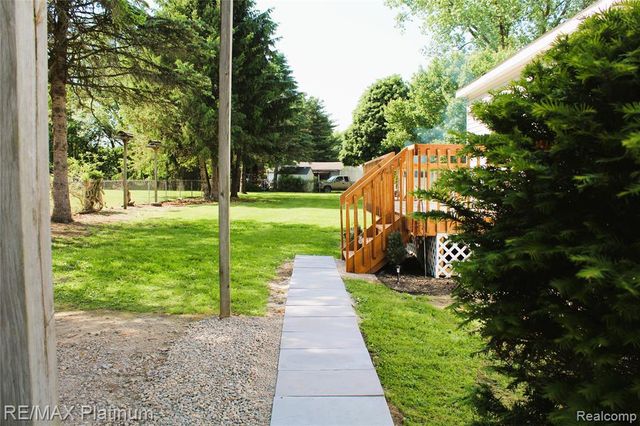 5615 Cherokee Bend Bend, Howell, MI 48843