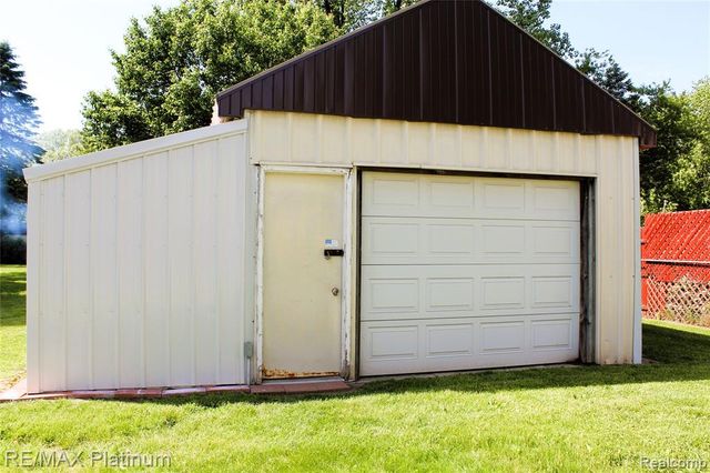 5615 Cherokee Bend Bend, Howell, MI 48843
