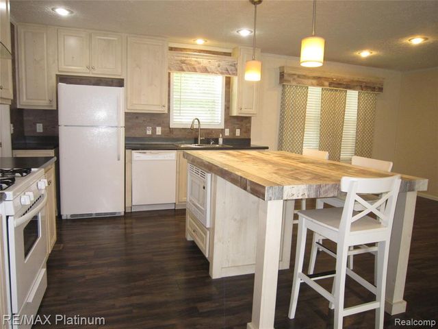 5615 Cherokee Bend Bend, Howell, MI 48843