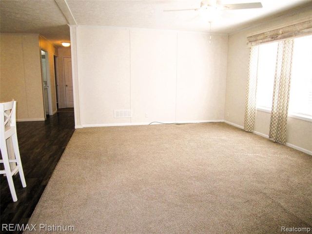 5615 Cherokee Bend Bend, Howell, MI 48843