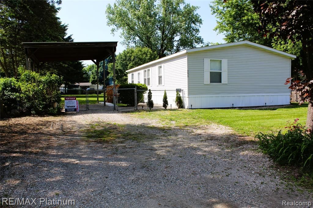 5615 Cherokee Bend Bend, Howell, MI 48843