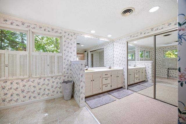 64 Cambridge Cir, Longmeadow, MA 01106